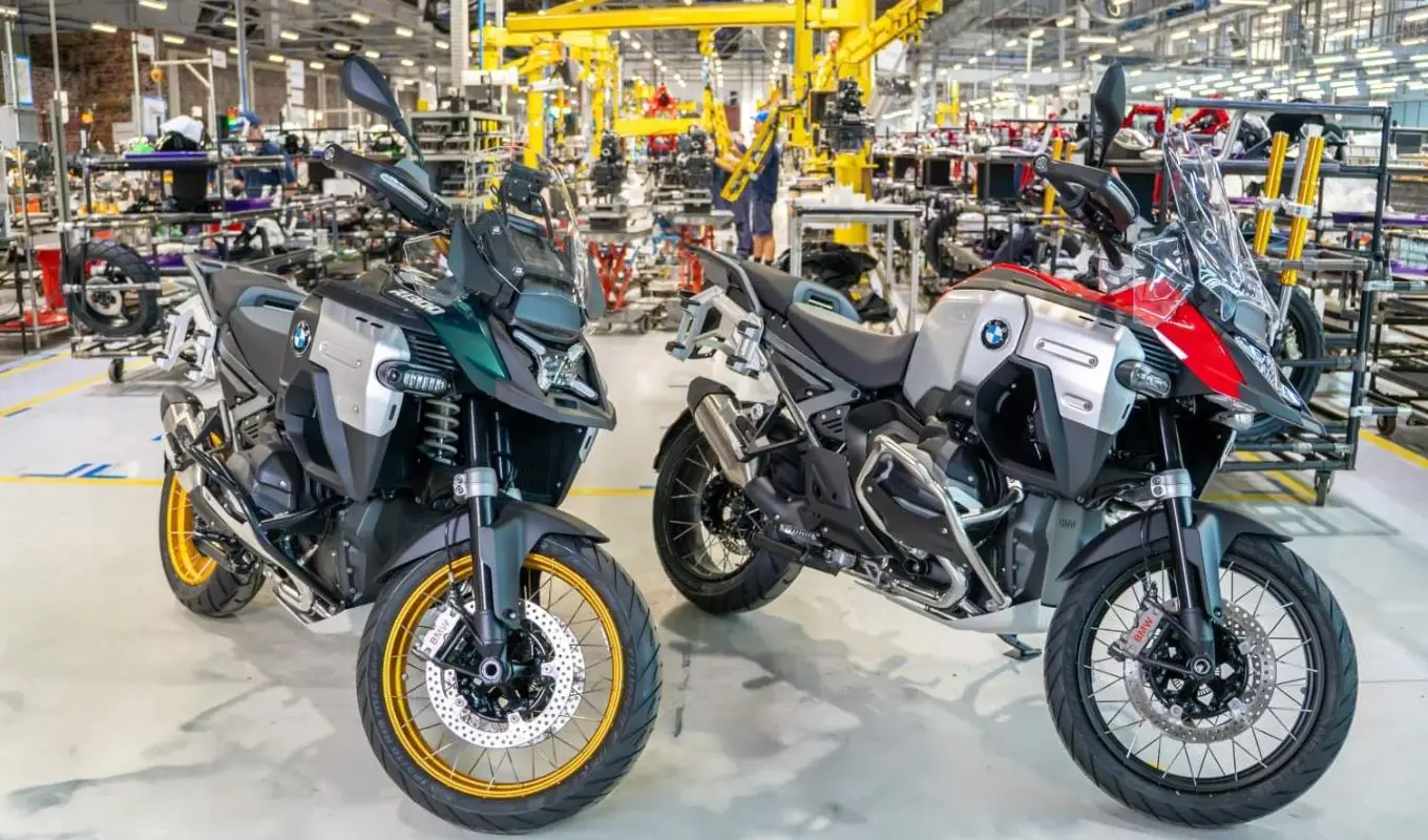BMW R 1300 GS Adventure Triple Black ASA chega a R$ 156.990 com câmbio automático
